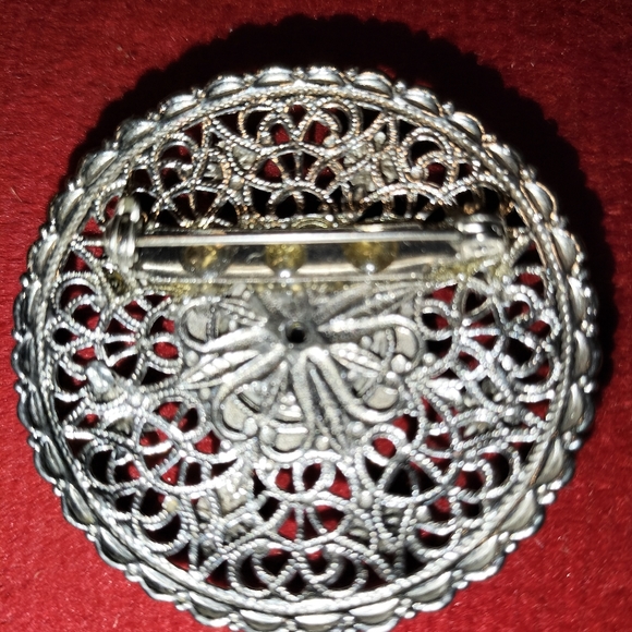 Mother of pearl, silver-tone brooch. Filigree - Picture 2 of 3